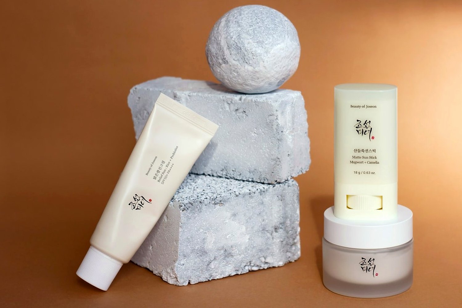 Compact spf product set for Chemical sunscreen filters in the UK and US.