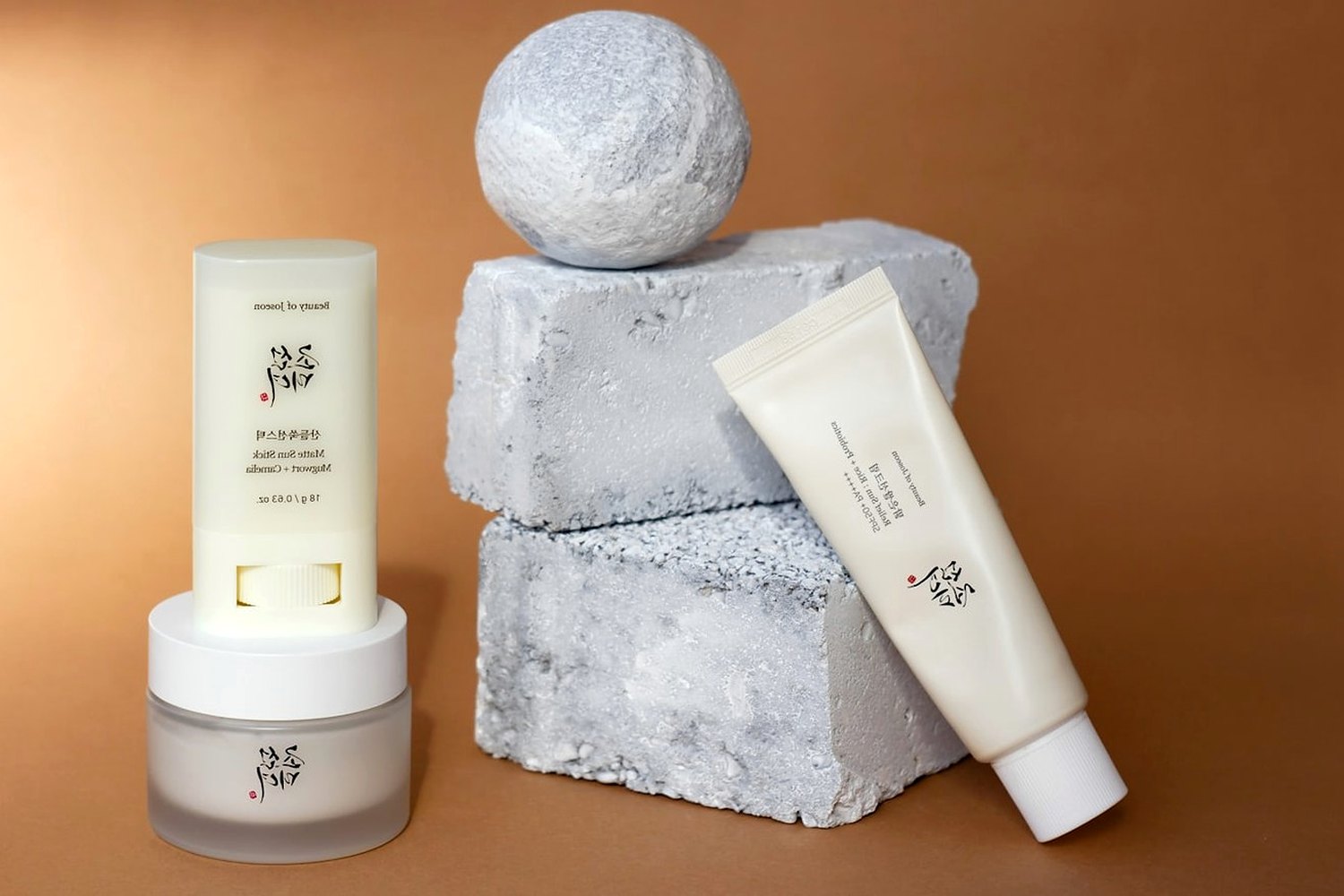 Compact spf product set for City commute SPF.