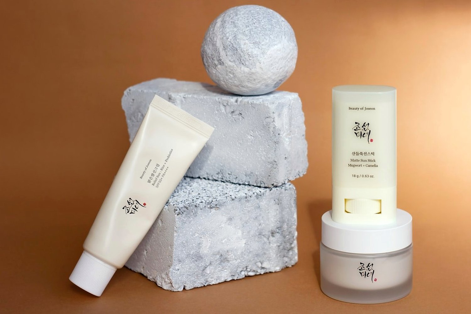 Compact spf product set for Mineral vs chemical sunscreen.