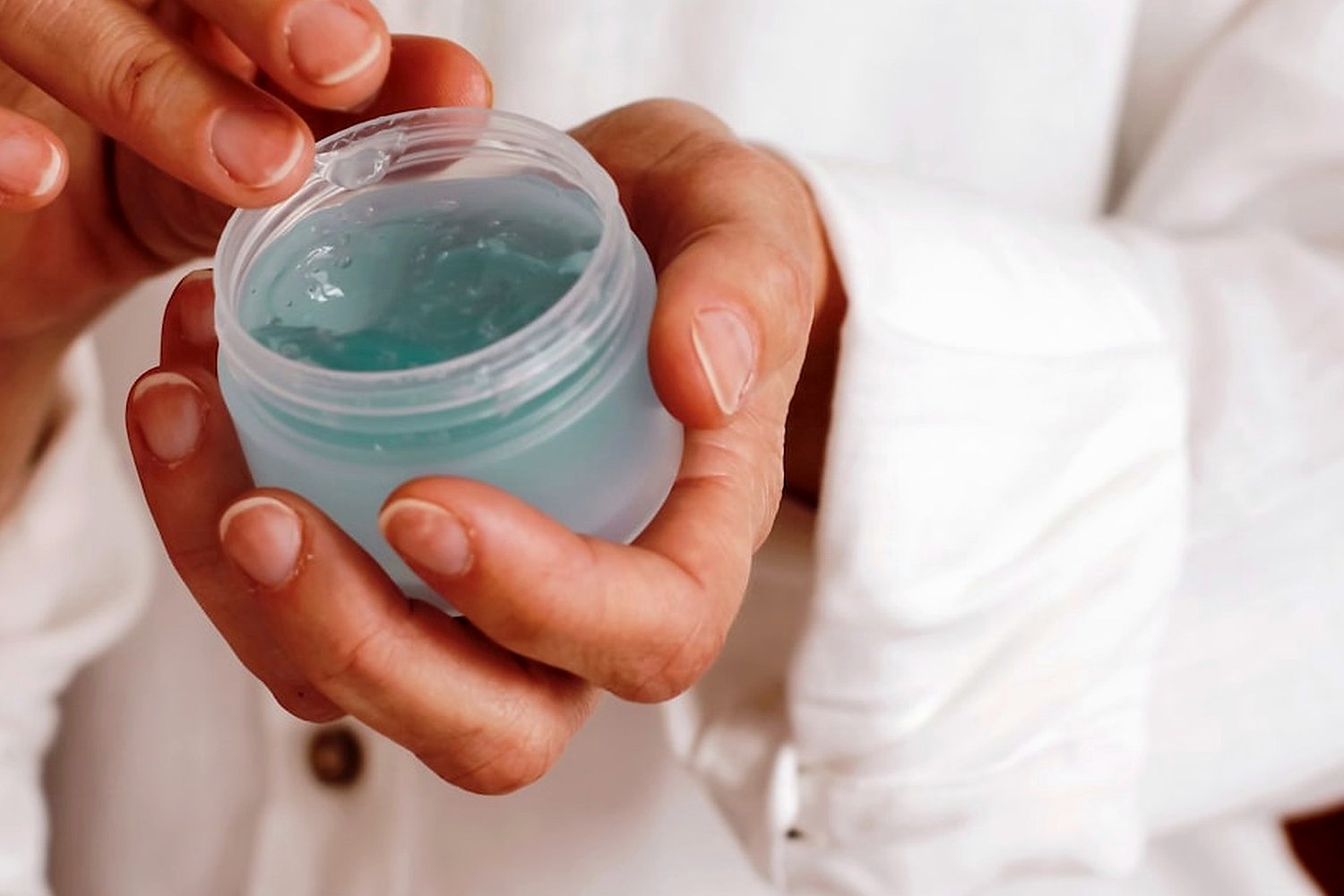 Hands holding skincare product for Non-comedogenic sunscreen.