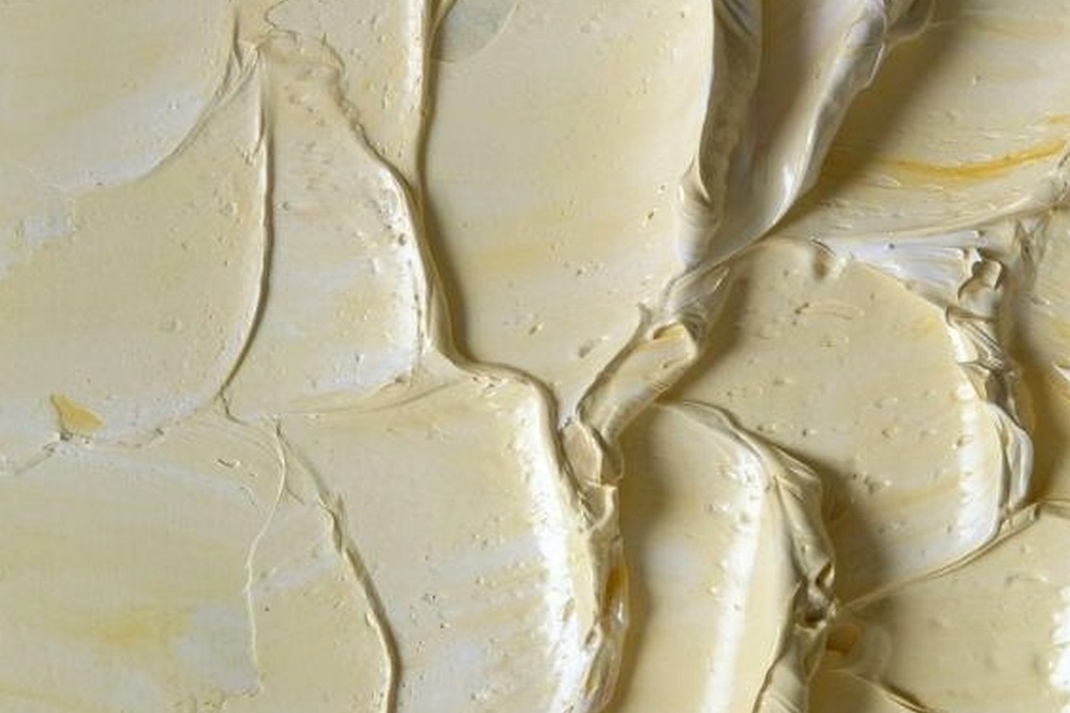 Sunscreen cream texture for SPF with retinoids or exfoliating acids.