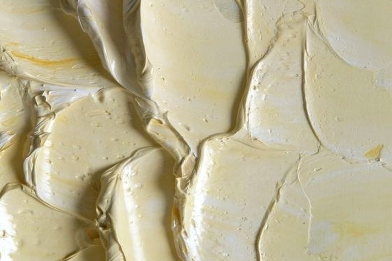 Sunscreen cream texture for Sunscreen for beards, stubble and hairlines.