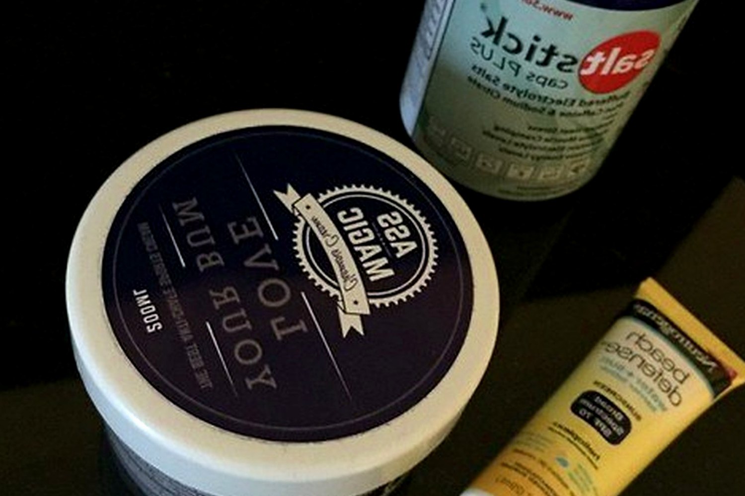 Reapplication stick or tin for Sunscreen for beards, stubble and hairlines.