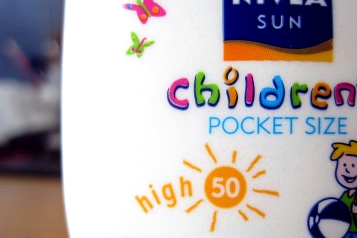 Label close-up for Sunscreen with niacinamide.